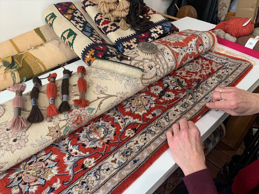 Restauration de tapis à l'ancienne à la main par des artisans qualifiés